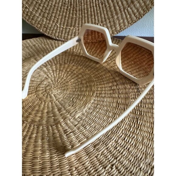 Large fun Hexagon tan sunglasses - Picture 7 of 9